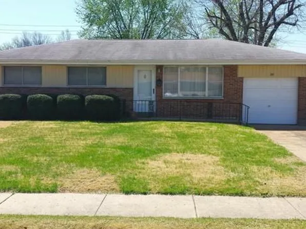 10 Flamingo Dr, Hazelwood, MO 63042