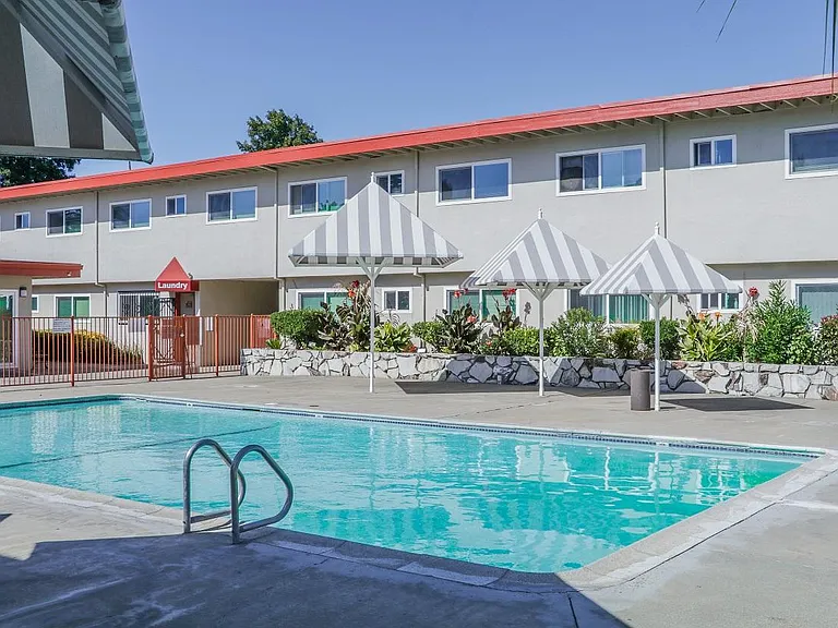 The Palms Apartments — Photo 54