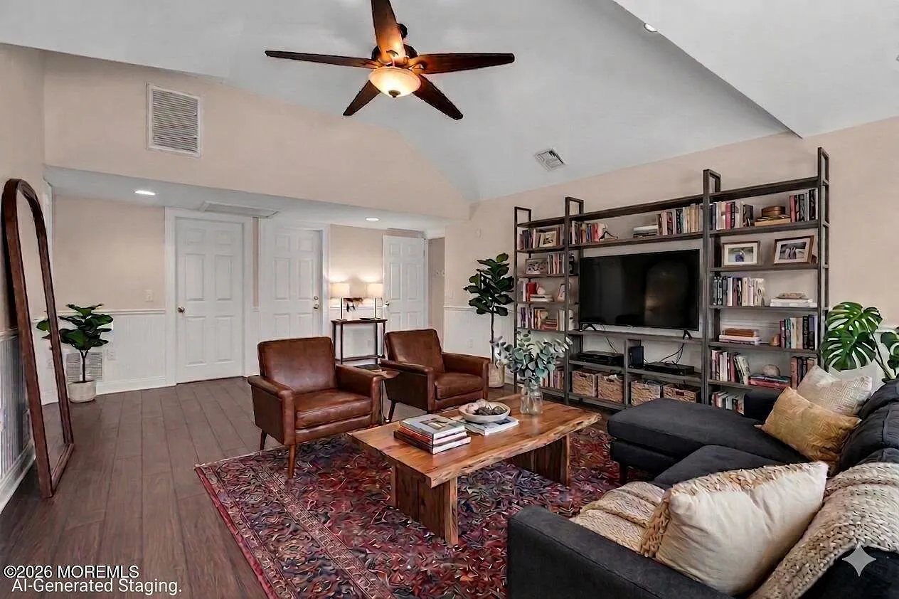 1001 Arnold Ave photo 1