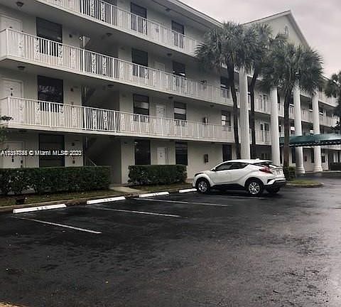2nd image of 1715 Whitehall Dr APT 405