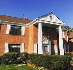 2074 Atkins Ave