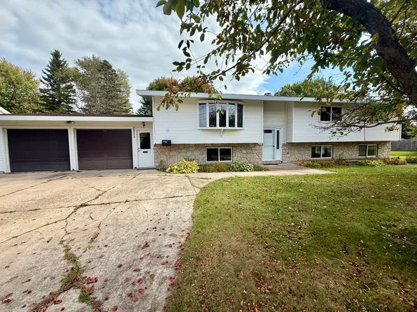 1511 Young St, Sault Sainte Marie, MI 49783