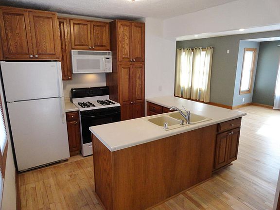 3rd image of 234 Waverly Pl