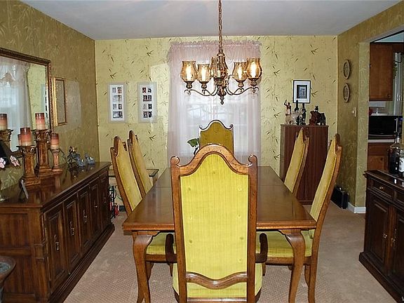 4th image of 481 Sagewood Ter