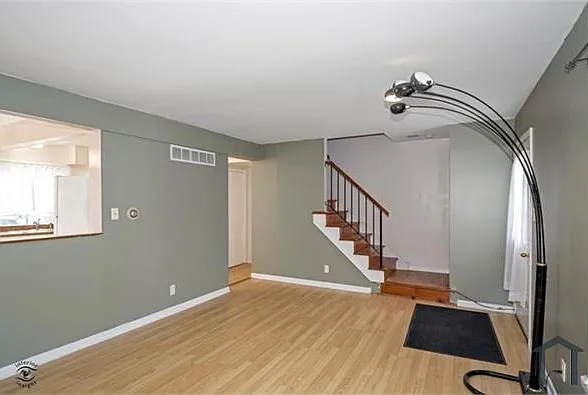 3 bed, 1400 sqft, $2,915 — Photo 2