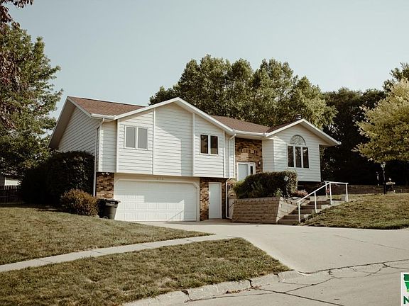 2nd image of 2033 Greenbrier Ct