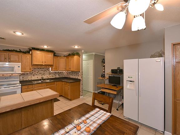 3rd image of 3018 E Yellowstone Dr