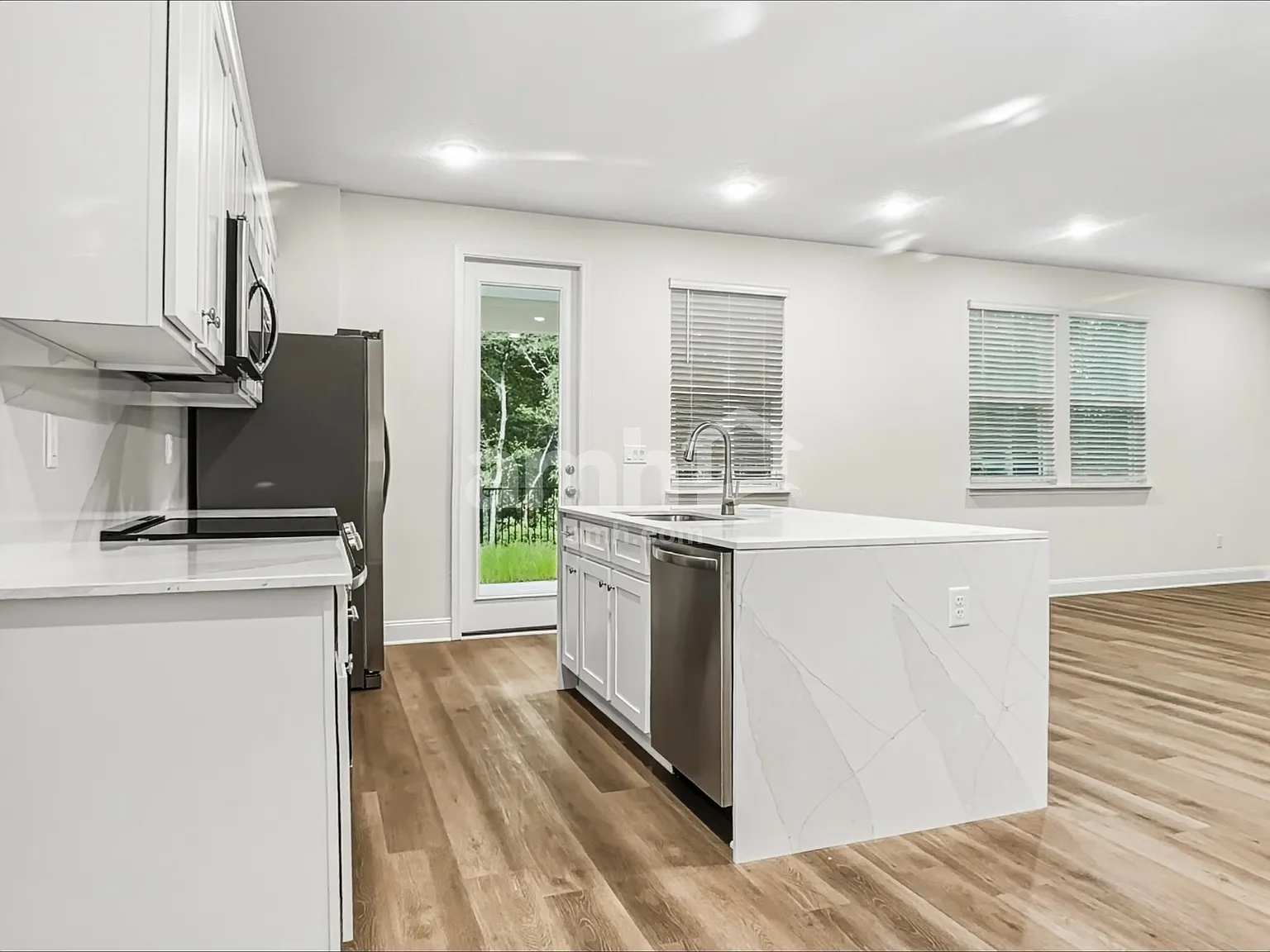 3 bed, 2.5 bath, 1504 sqft, $2,495 — Photo 4