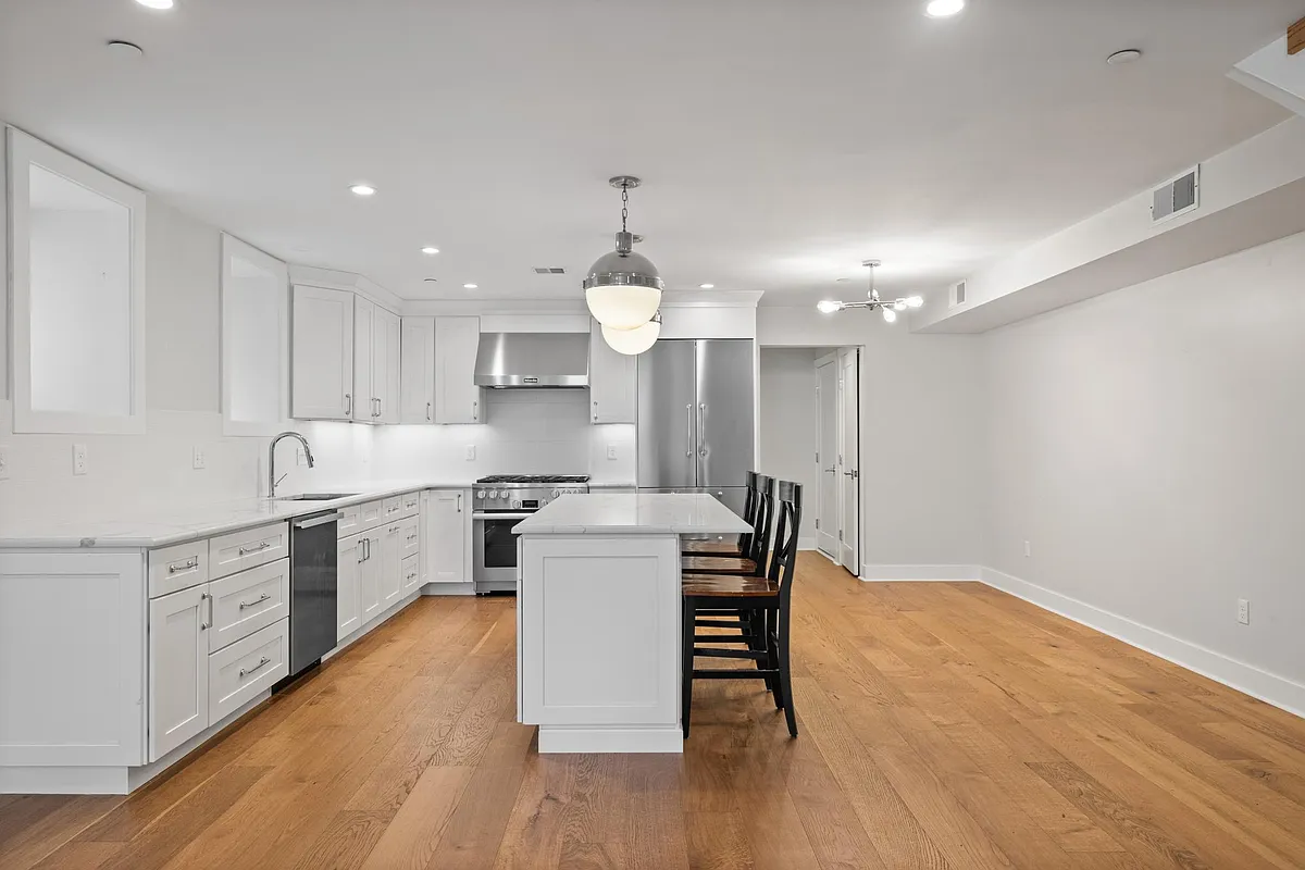 Building Photo - 386 Windsor St #1