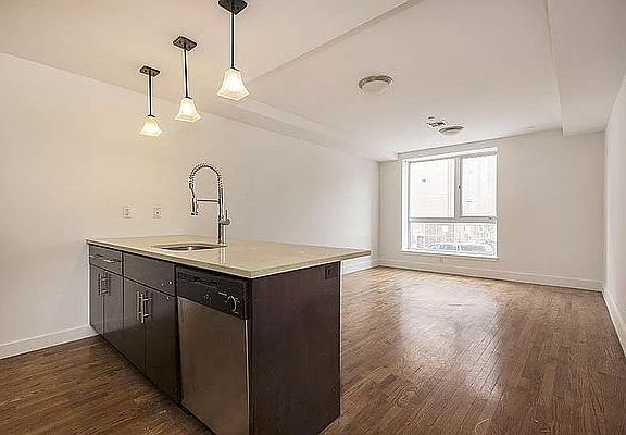 3rd image of 80 Meserole St APT 1L