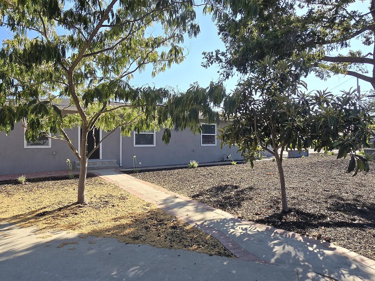 5 bed, 1251 sqft, $4,500 — Photo 2