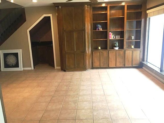 4th image of 17302 Queenslake Dr