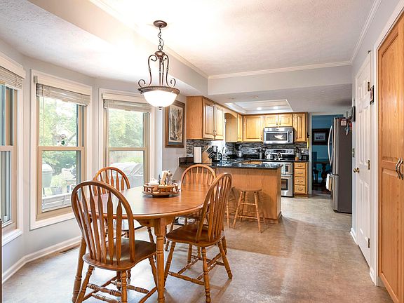 5th image of 10092 Fairfax Dr
