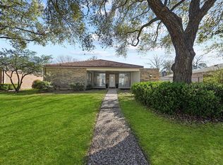 1011 Arrow Hill Rd, Houston, TX 77077