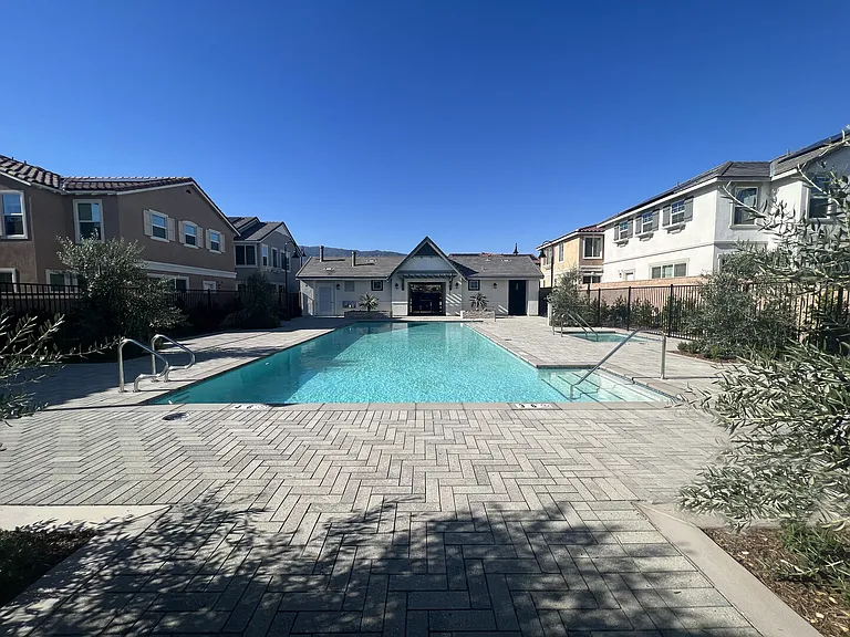 Ridge Ln — Photo 13