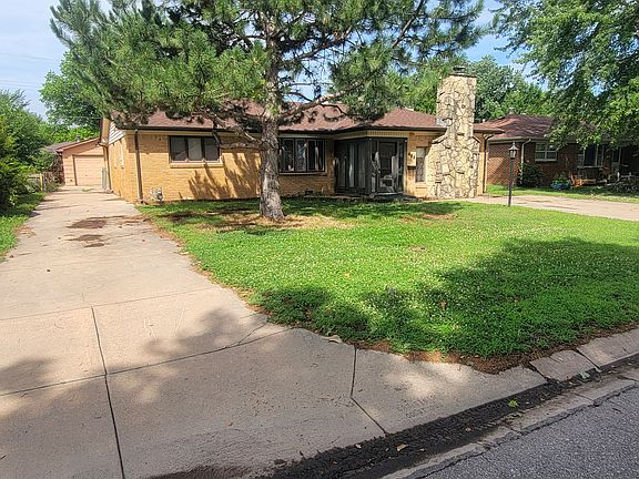 3rd image of 453 N Slade Ave