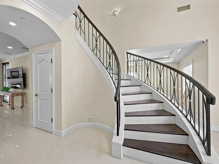 3263 New York Dr — Photo 35