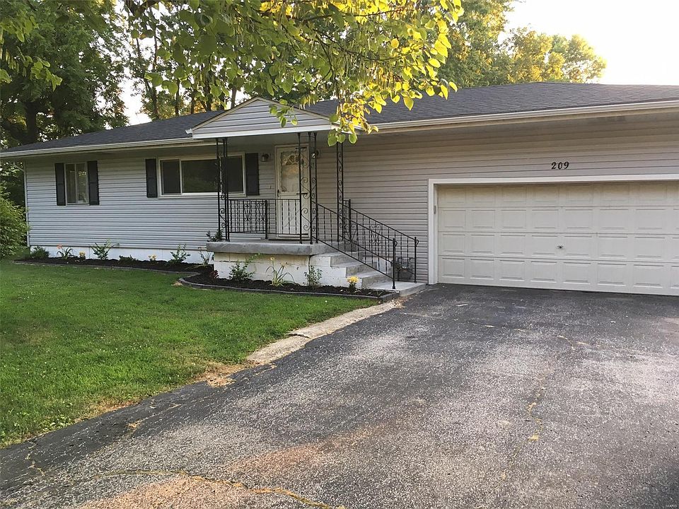 1st image of 209 Giofre Ave