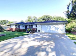 316 N 10th St, Clinton, IA 52732
