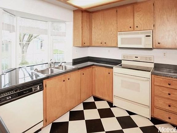 4th image of 7325 Sunway Ln