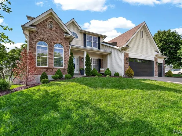 1009 Speckledwood Manor Ct, Chesterfield, MO 63017