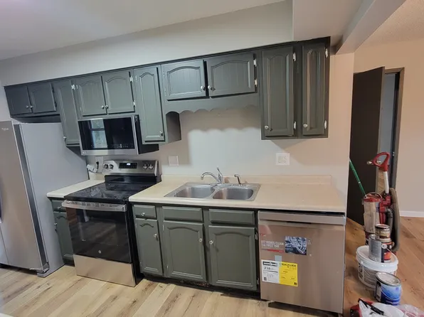 9 Hillside Ave, Des Moines, IA 50315