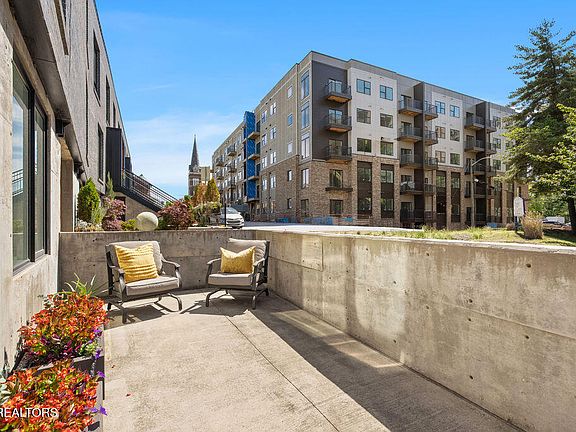 5th image of 603 W Vine Ave