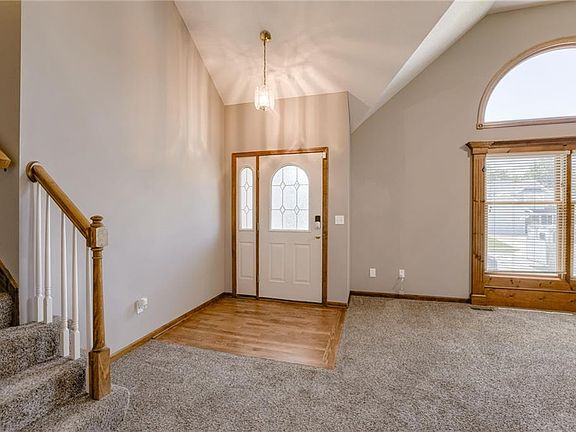 3rd image of 206 Surrey Ct