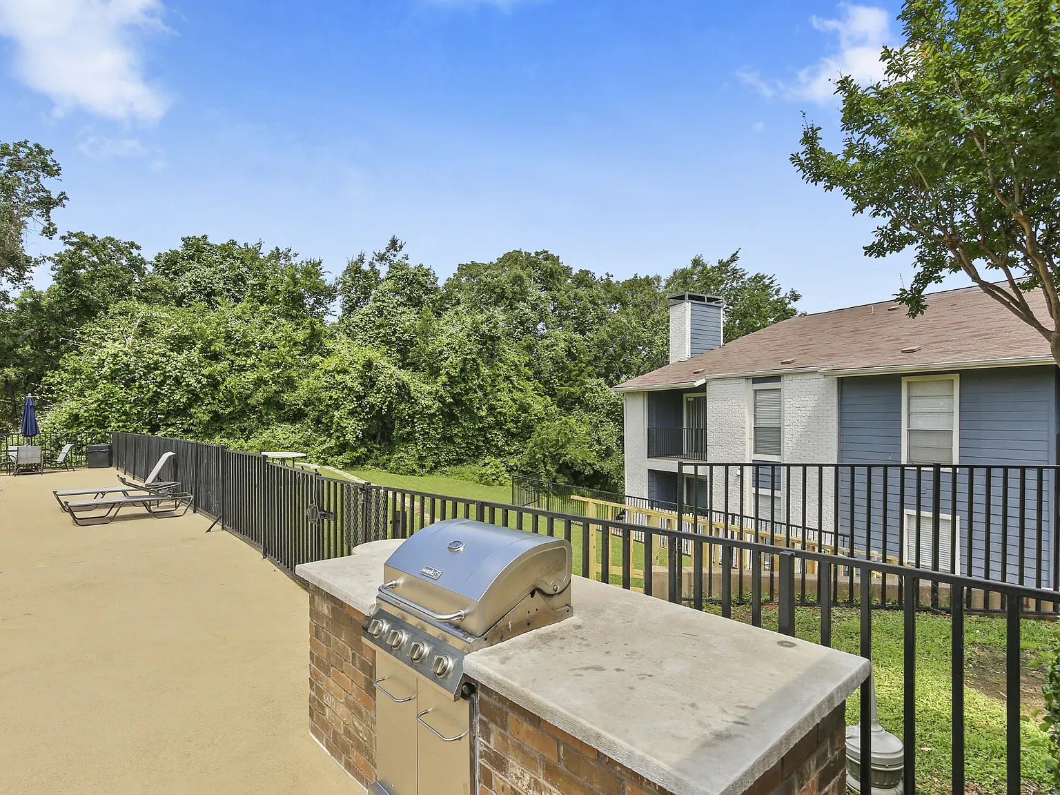 Waters Park Luxury Apartments — Photo 3