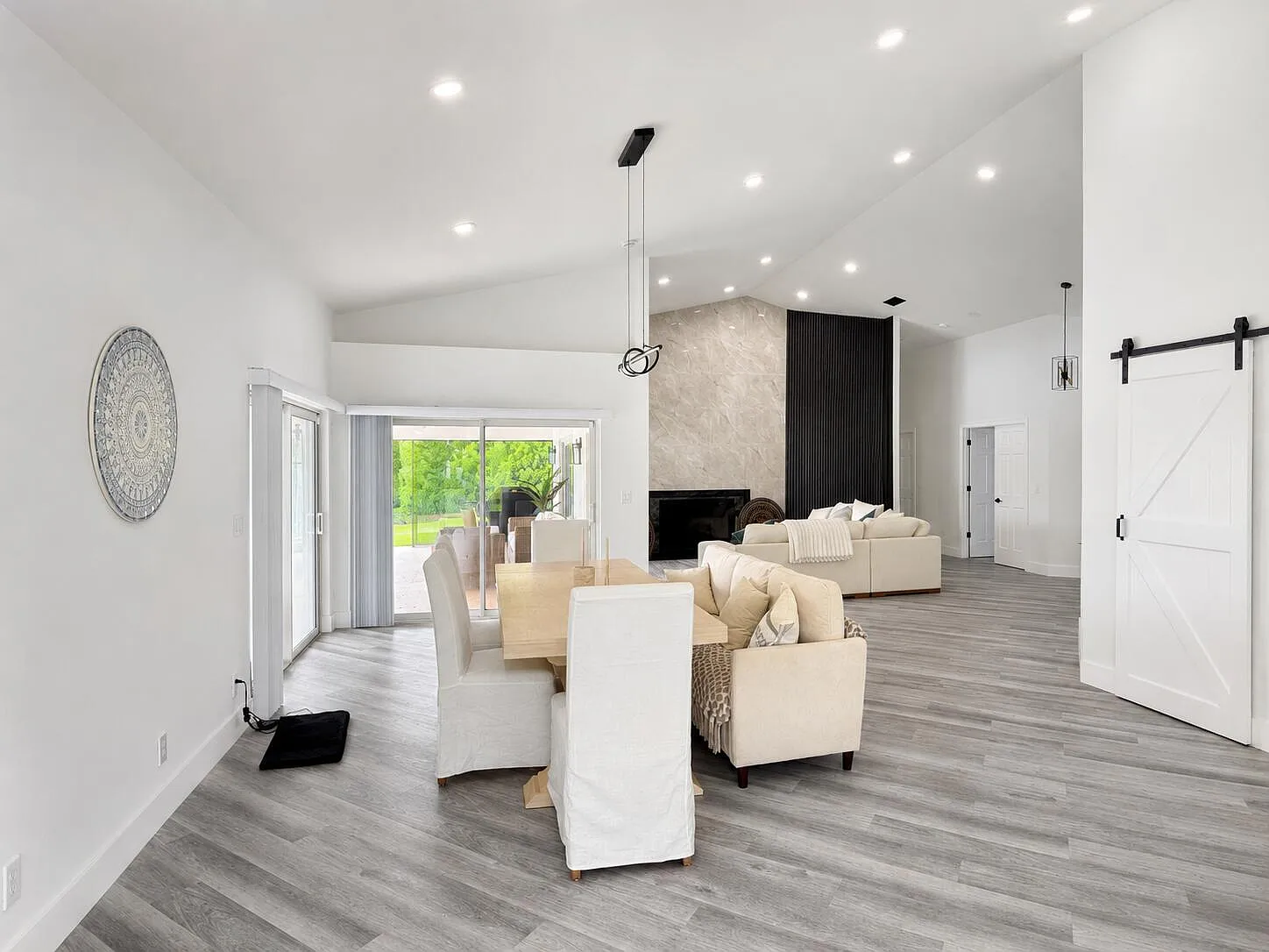 5 bed, 3.5 bath, 3072 sqft, $15,000 — Photo 3