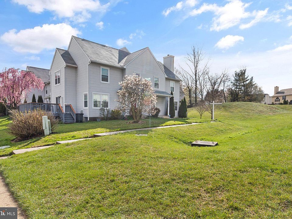 1st image of 439 Darby Ln
