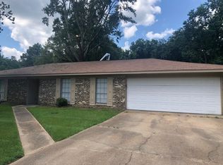 228 River Rd N, Jackson, MS 39211