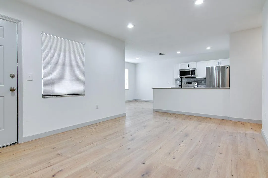 2 bed, 900 sqft, $1,475 — Photo 2