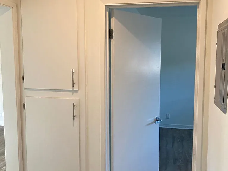 570 N Los Robles Ave — Photo 77