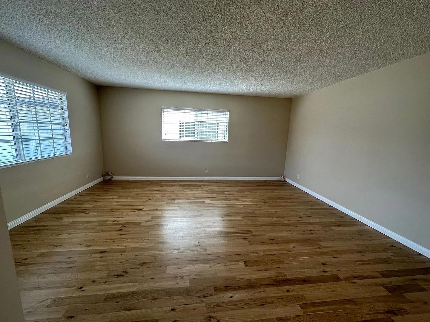 Stunning West Hills 3+2 Completely Remodeled — Photo 2