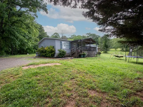 434 Creamery Rd, Brasstown, NC 28902
