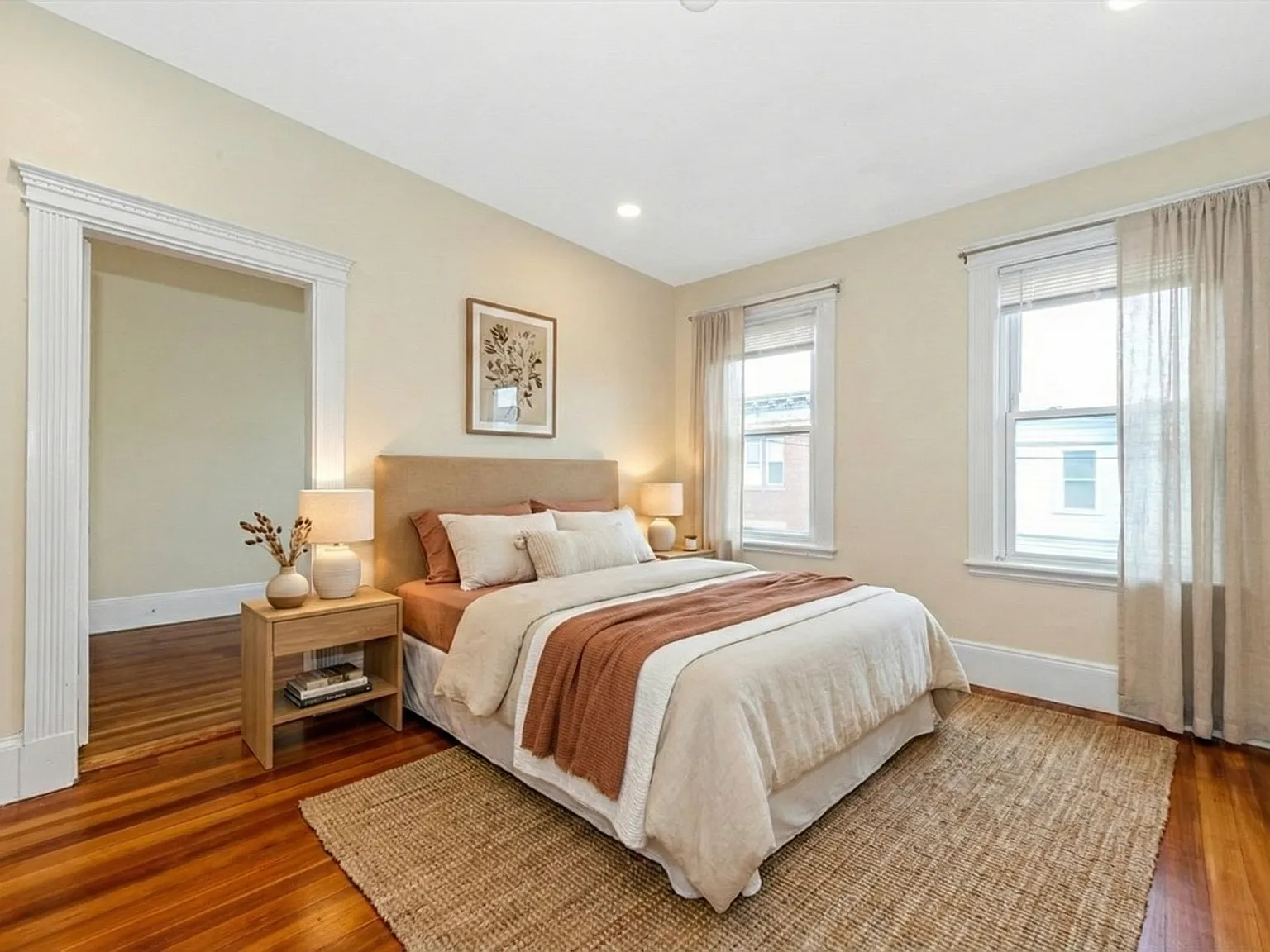 3 bed, 980 sqft, $2,995 — Photo 1