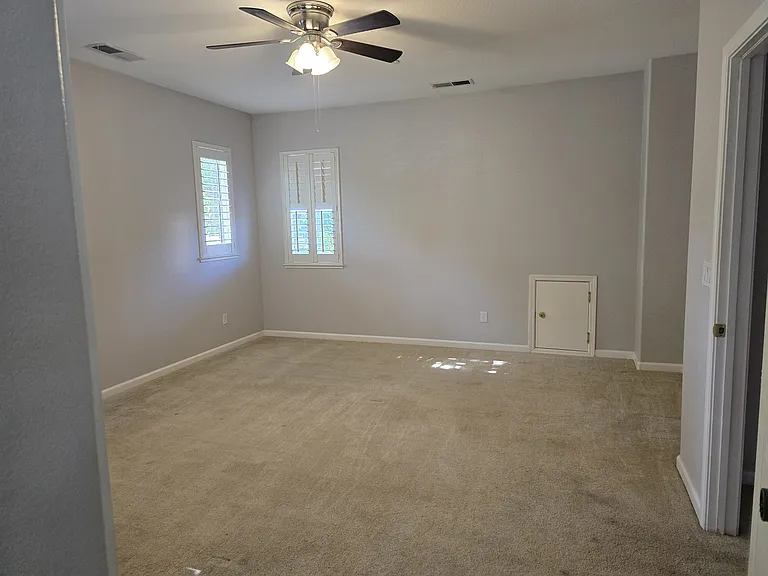 941 Courtyards Loop — Photo 4