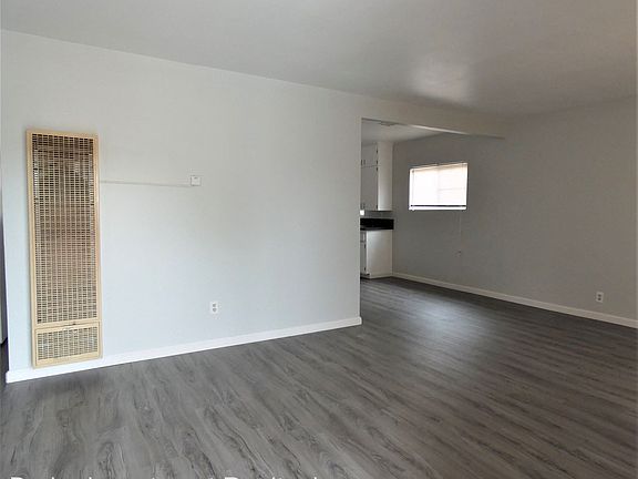 5th image of 20519 Kenwood Ave