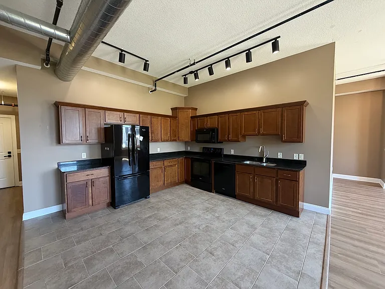 400 N Main St #320 — Photo 6