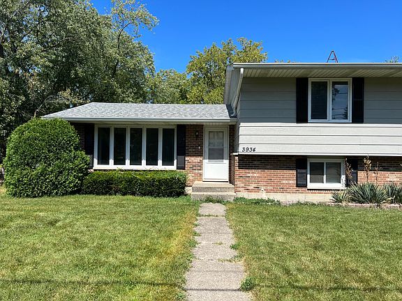 2nd image of 3934 Grandville Ave #3934