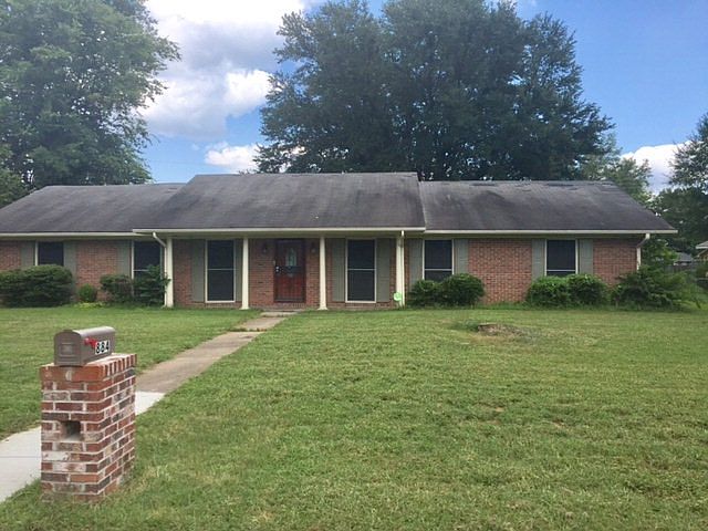 1st image of 884 Adams Dr