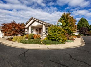 909 Schaefers Ln, Grants Pass, OR 97526