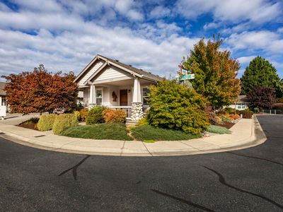 909 Schaefers Ln, Grants Pass, OR, 97526