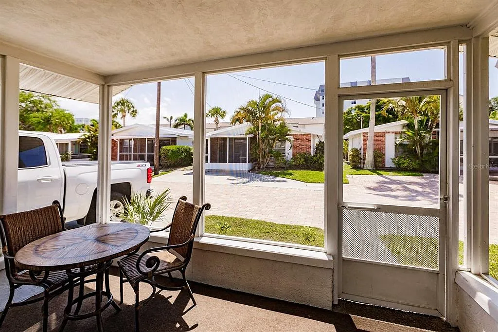 2 bed, 2.0 bath, 900 sqft, $8,970 — Photo 4