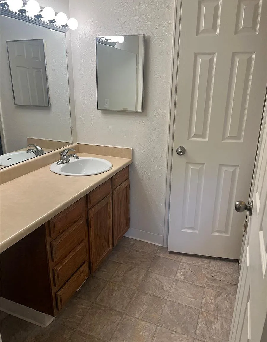 1 bed, 1.0 bath, 664 sqft, $995 — Photo 2