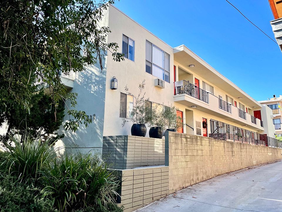 1st image of 1337 N Gardner St #101