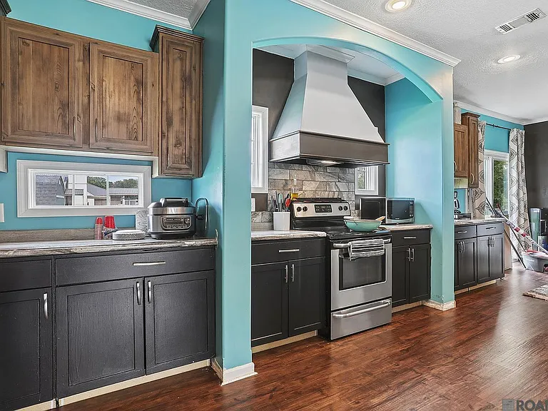 5711 Rollins Rd — Photo 3