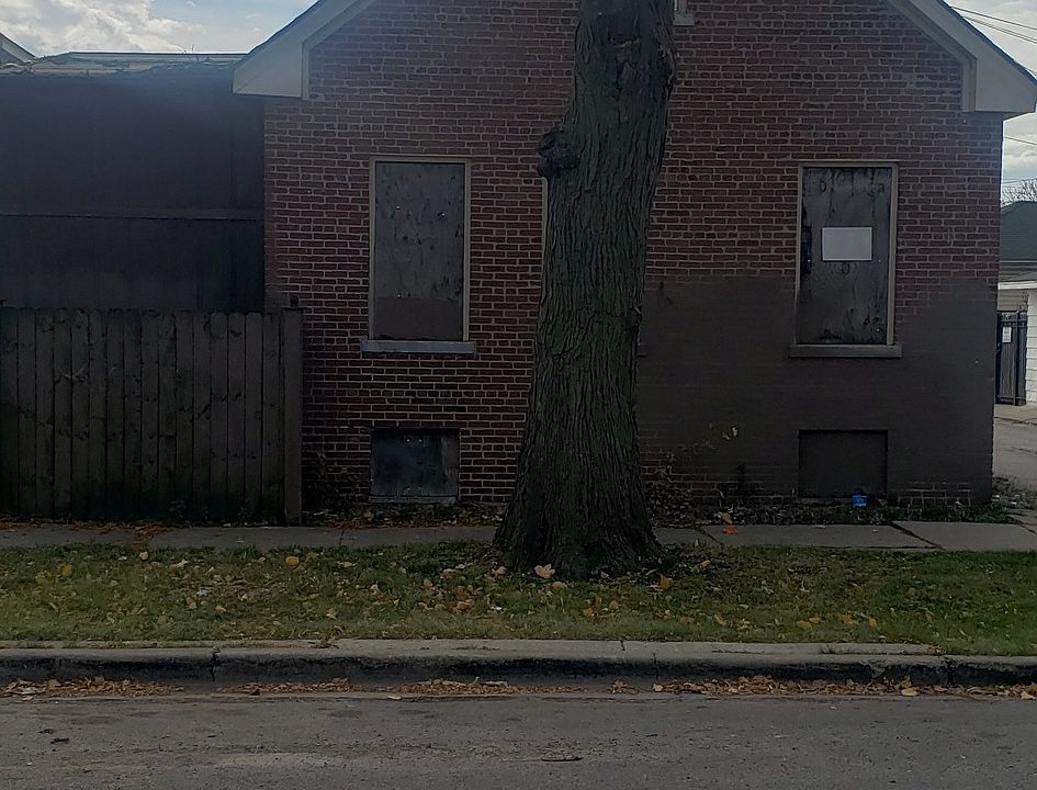 2nd image of 5800 S Talman Ave