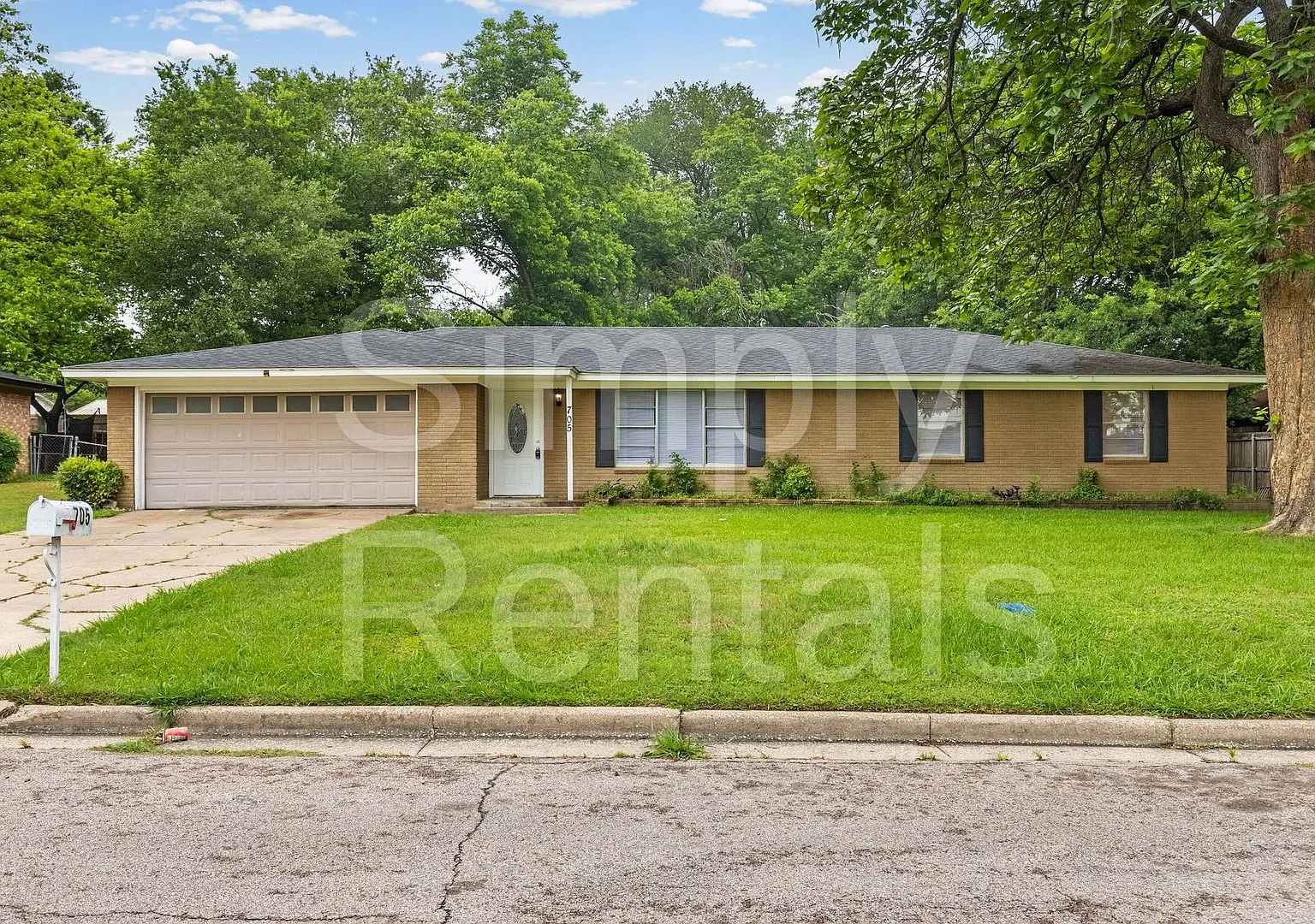 705 Plano - Sulphur Springs — Photo 1